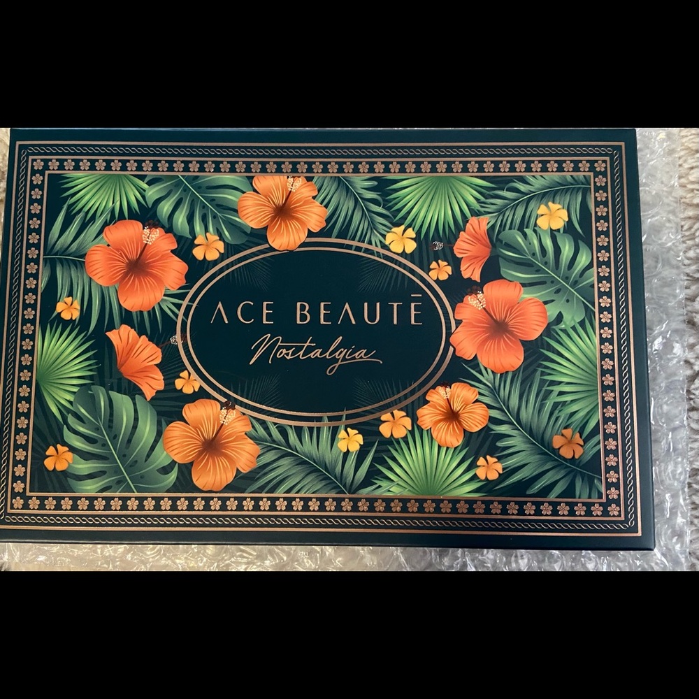 Ace Beaute Nostalgia Eye Shadow Pallette